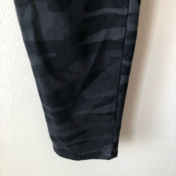 Express Black Camo Skinny Cropped Jeggings Size 0 - Picture 3 of 7